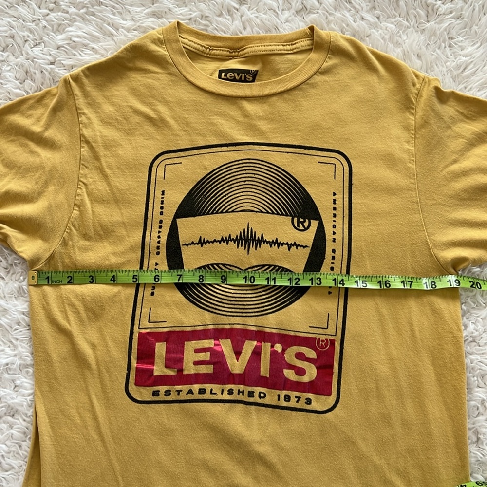 Levi's Tee - Picture 8 of 9